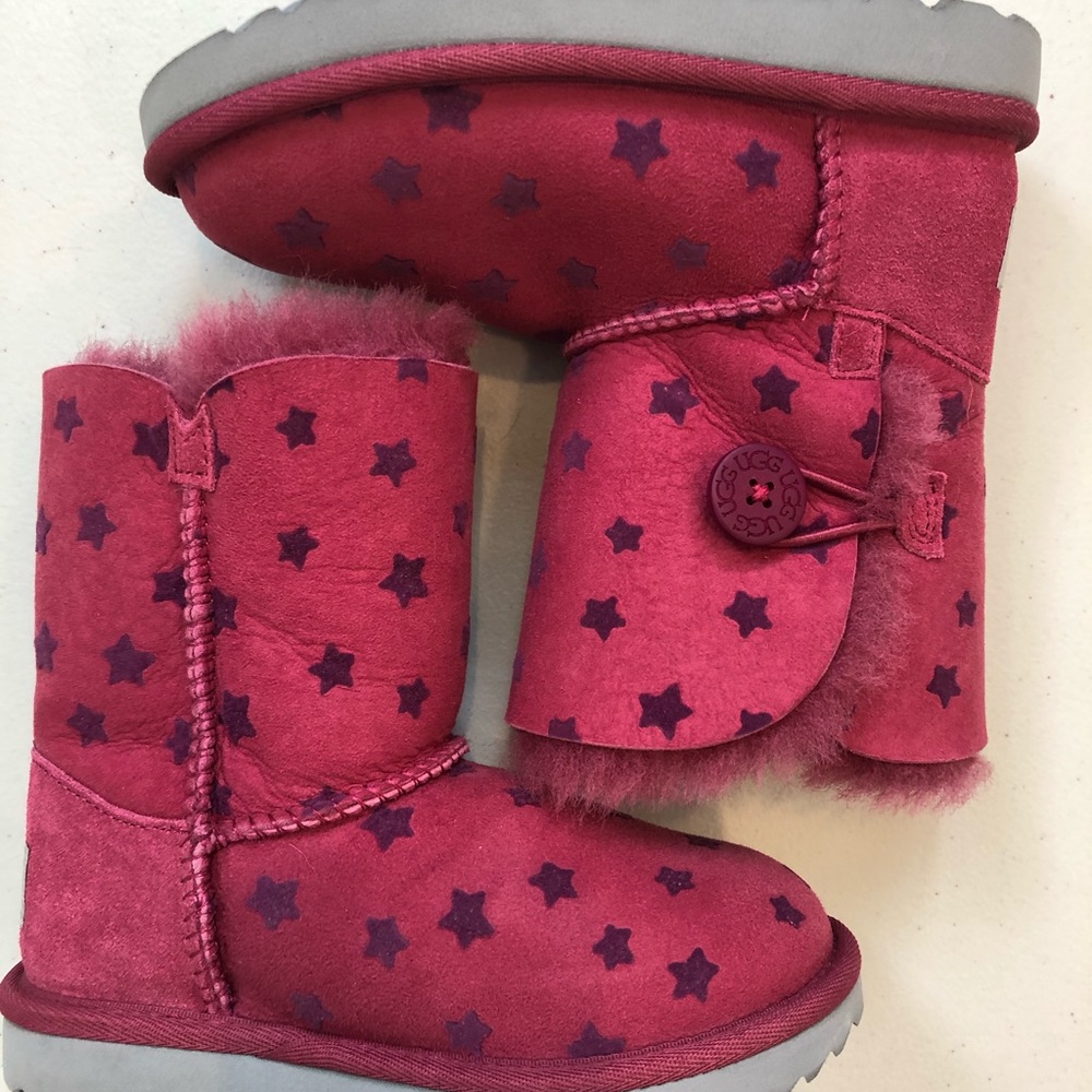 Kids pink ugg boots